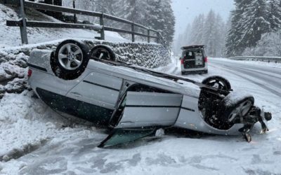 Bregaglia GR – Spektakulärer Verkehrsunfall mit Sommerpneus