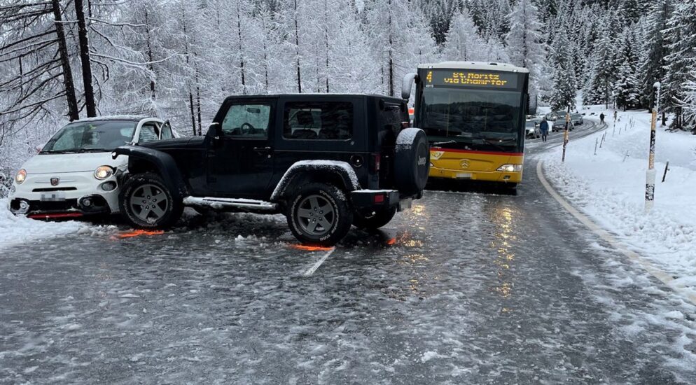Casaccia GR – Kollision nach Bremsmanöver – eine Person verletzt