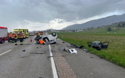 Selzach SO – Frontalkollision zwischen zwei Autos – beide Lenker schwer verletzt