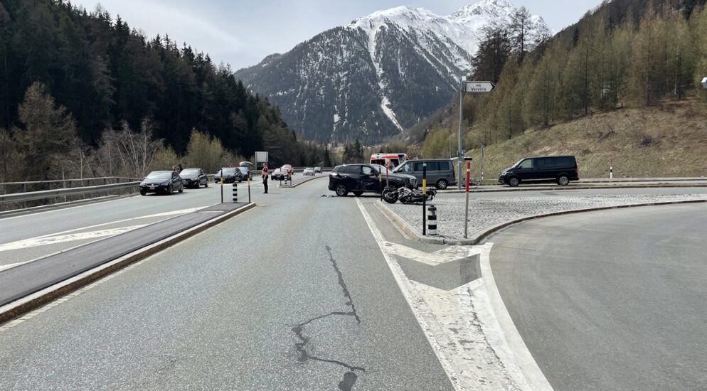 Lavin – Automobilist übersieht Motorradfahrer