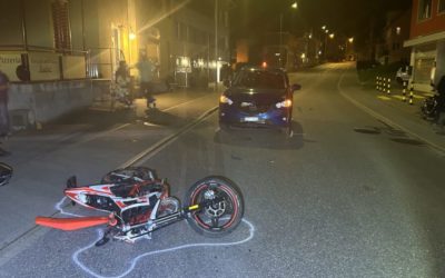 Gommiswald SG – Kleinmotorradfahrer (16) verletzt sich bei Frontalkollision