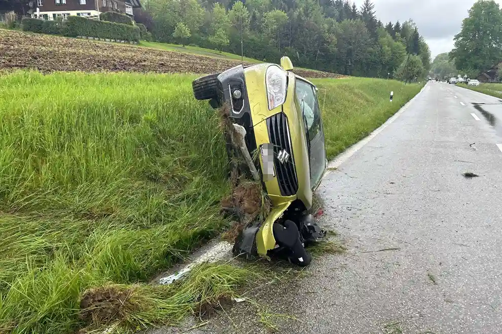 Vordemwald AG – Auf Gegenfahrbahn geraten – Wagen überschlägt sich
