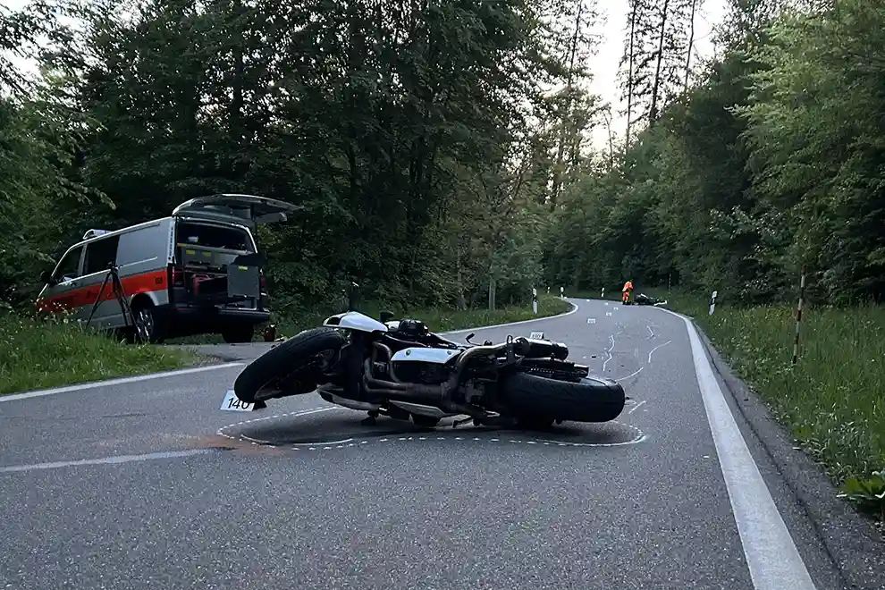 Rafz ZH – Kollision zwischen zwei Motorrädern