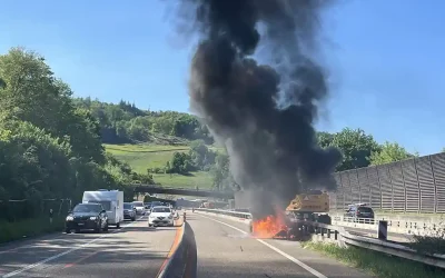 Zunzgen BL – Fahrzeugbrand erfordert Feuerwehreinsatz