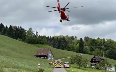 Altendorf SZ – E-Bike-Fahrer bei Unfall erheblich verletzt