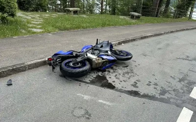 Gersau SZ – Motorradfahrerin nach Sturz verletzt – Zeugenaufruf