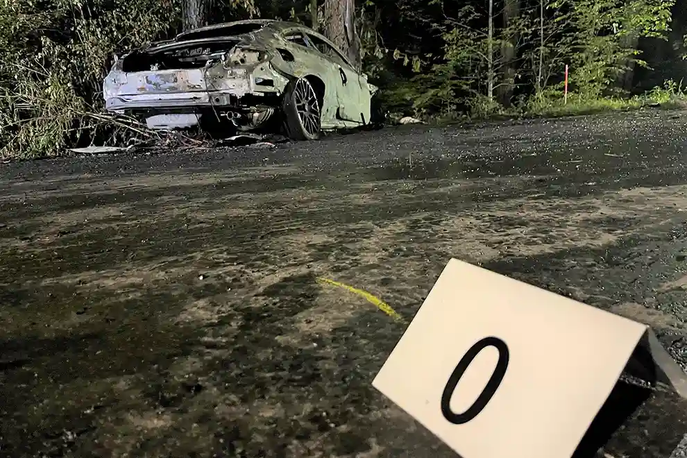 Uetikon am See ZH – Vier Verletzte bei Selbstunfall mit Personenwagen
