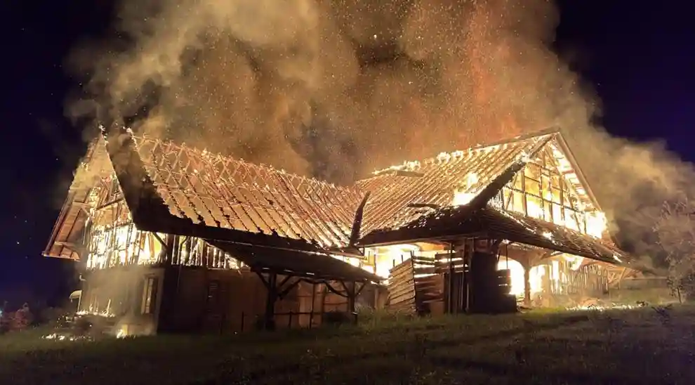 Bonstetten ZH – Brand verursacht hohen Sachschaden