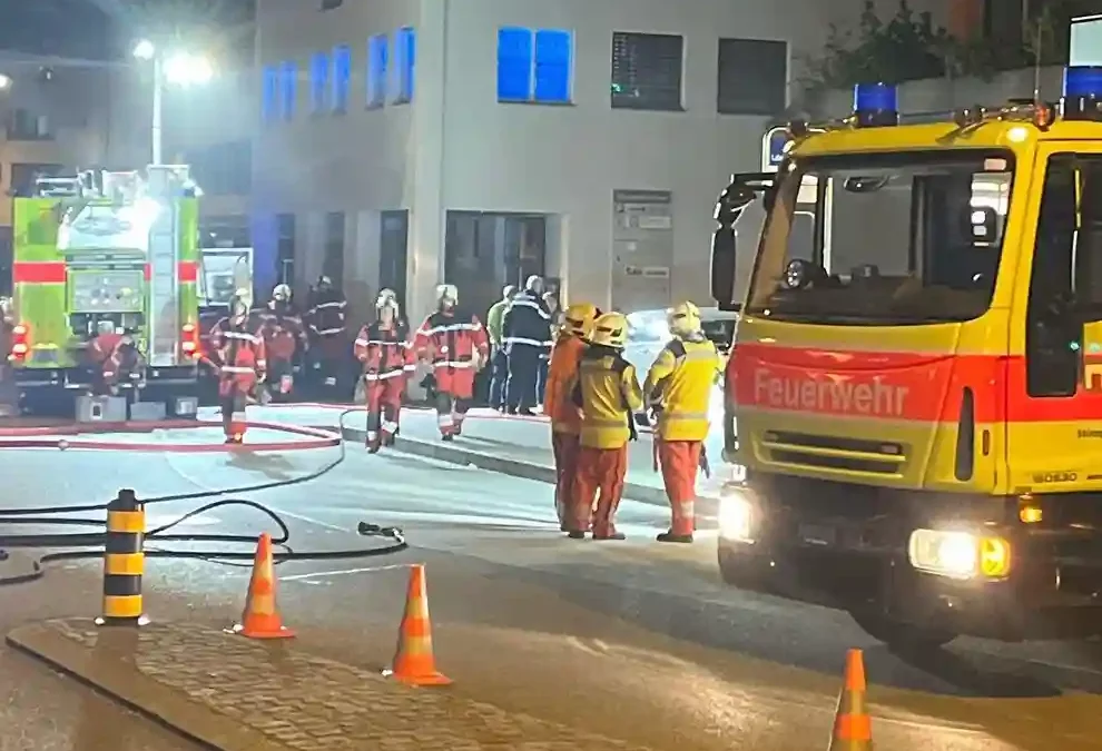 Bassersdorf ZH – Wohnungsbrand in Mehrfamilienhaus