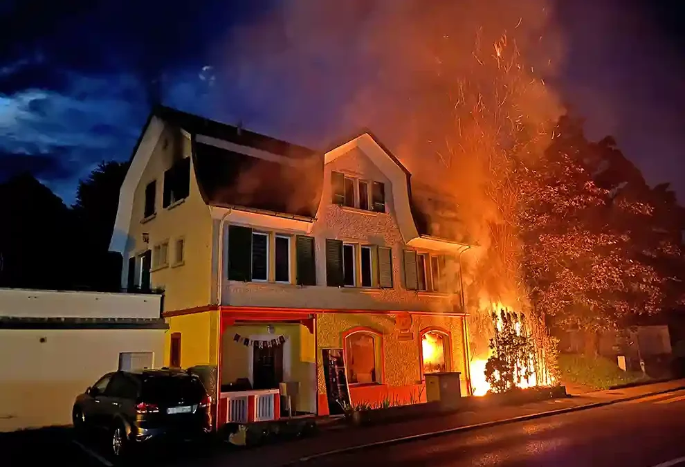 Islikon TG – Brand einer Wohn- und Gewerbeliegenschaft – Zeugen gesucht