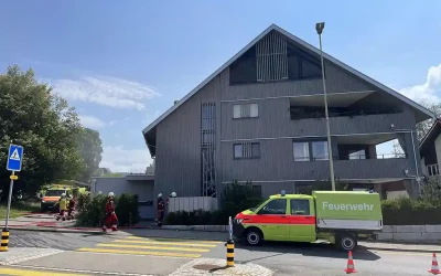 Kappel am Albis ZH – Eine Person bei Explosion in Mehrfamilienhaus schwer verletzt