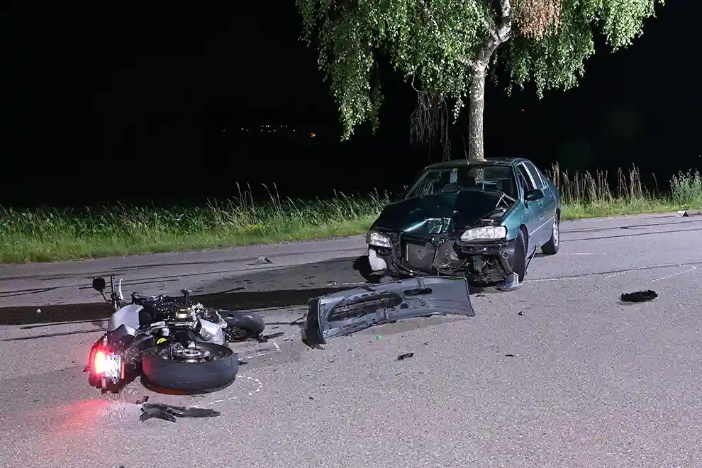 Riet ZH – Motorradfahrer bei Kollision schwer verletzt