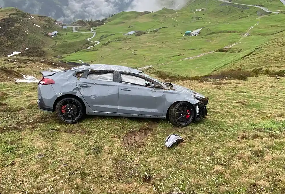 Unterschächen UR – Verkehrsunfall auf der Klausenstrasse – zwei Personen verletzt