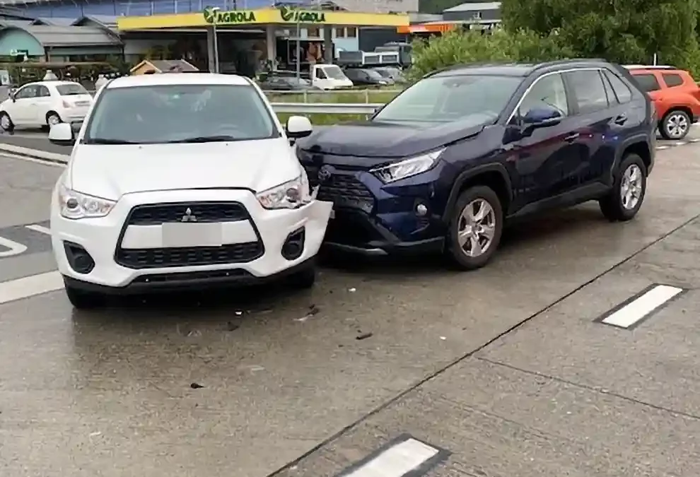 Schattdorf UR – Kollision zwischen zwei Fahrzeugen – eine Person verletzt