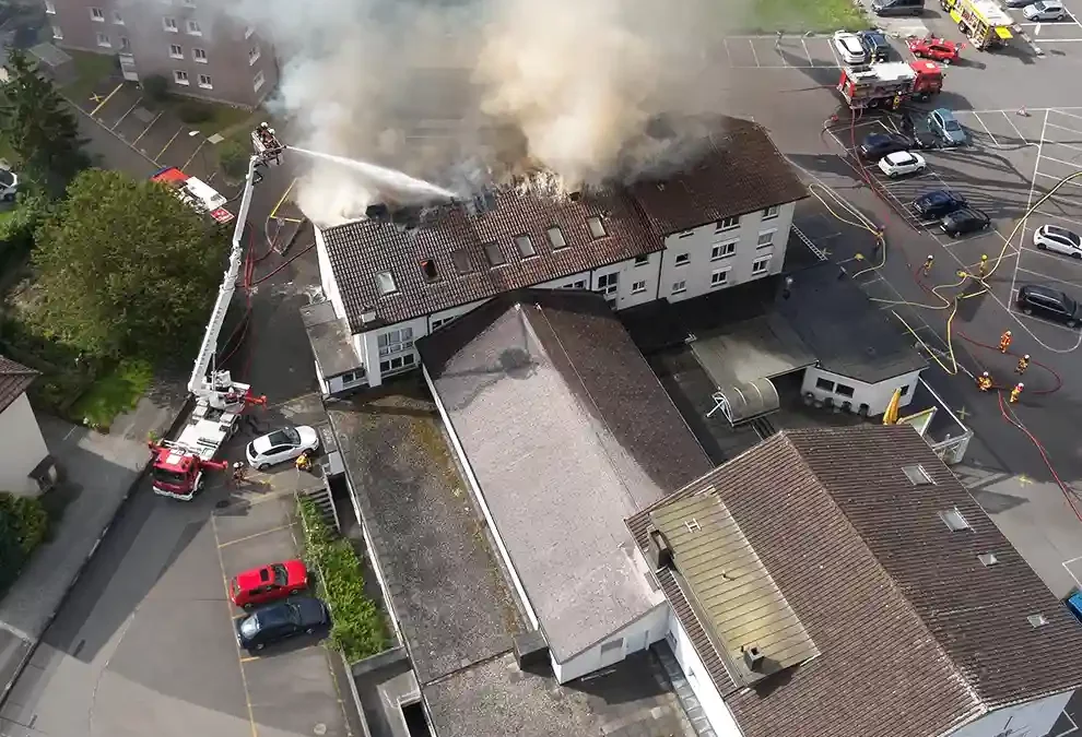 Gebäudebrand in Altdorf UR – drei Personen leicht verletzt