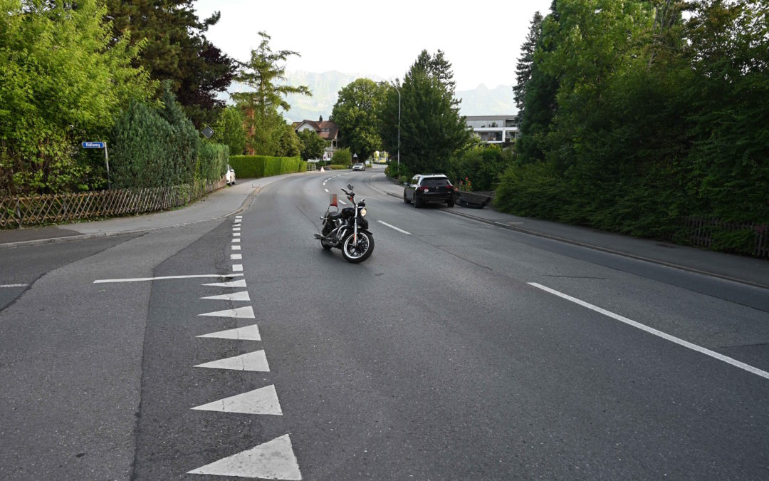 Buchs SG – Kollision zwischen Auto und Motorradfahrerin