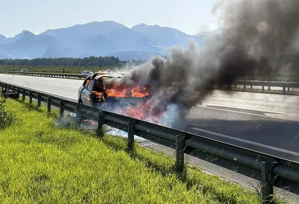 Oberriet SG – Autobrand – Zwei Auffahrkollisionen aufgrund von Autobahnsperrung