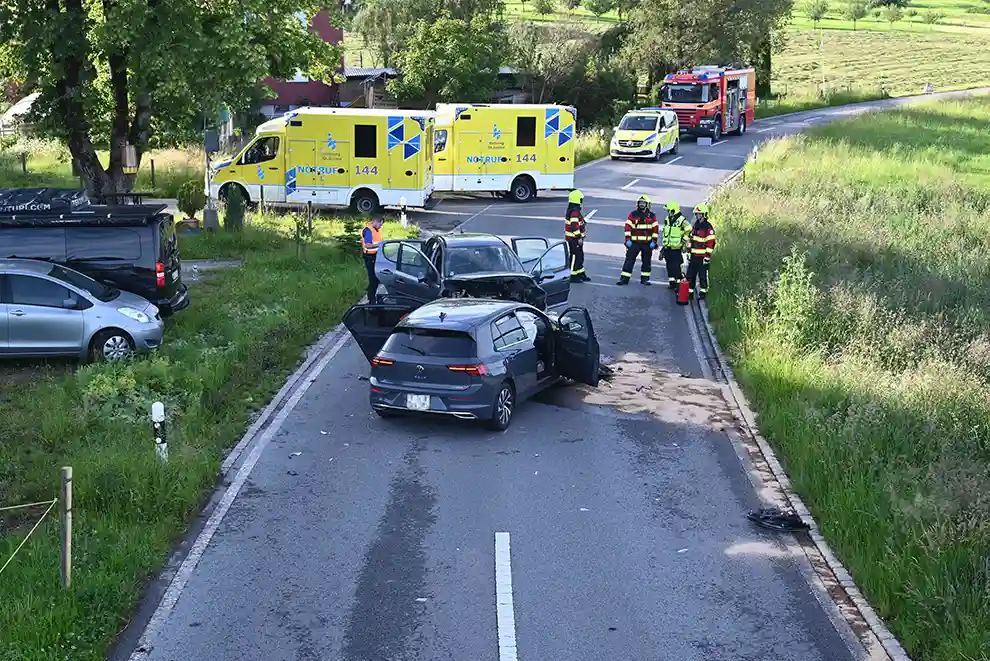 Waldkirch SG – Frontalkollision zwischen zwei Autos