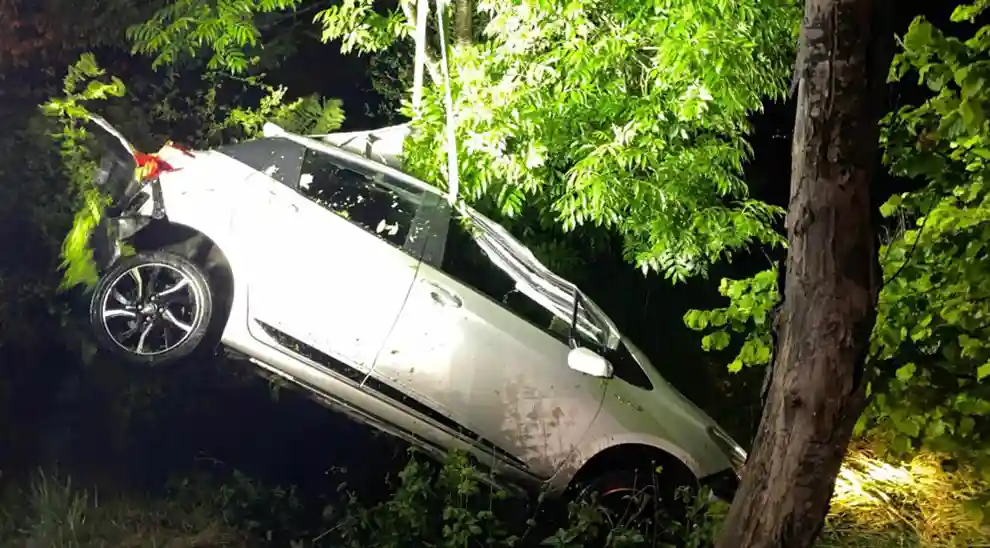 Härkingen SO – Auto prallt bei Selbstunfall in Baum – Lenker erheblich verletzt