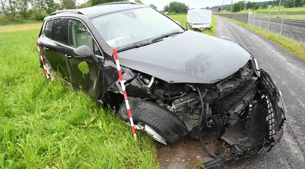 Nottwil LU – Alkoholisierter Autofahrer (38) fährt gegen Zaun und Betonsockel