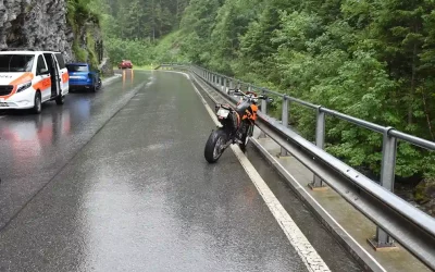 Ascharina GR – Motorradfahrer bei Selbstunfall verletzt