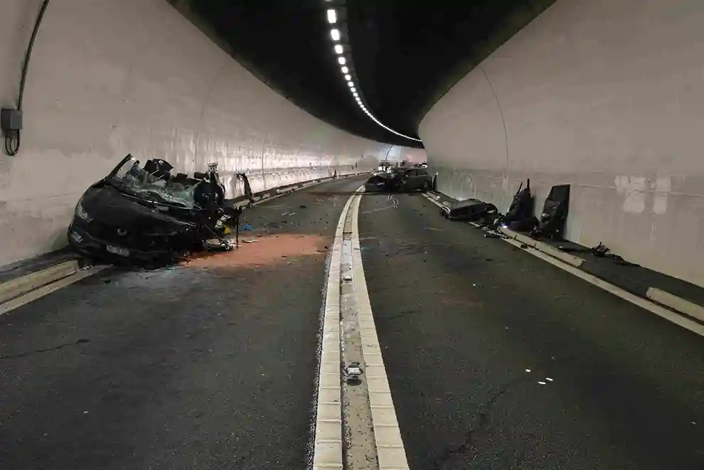 Zillis GR – Frontalkollision in Tunnel Zillis GR – Frontalkollision in Tunnel