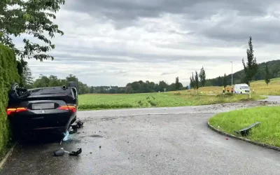 Wohlen AG – Auto landet nach Alkoholfahrt auf dem Dach