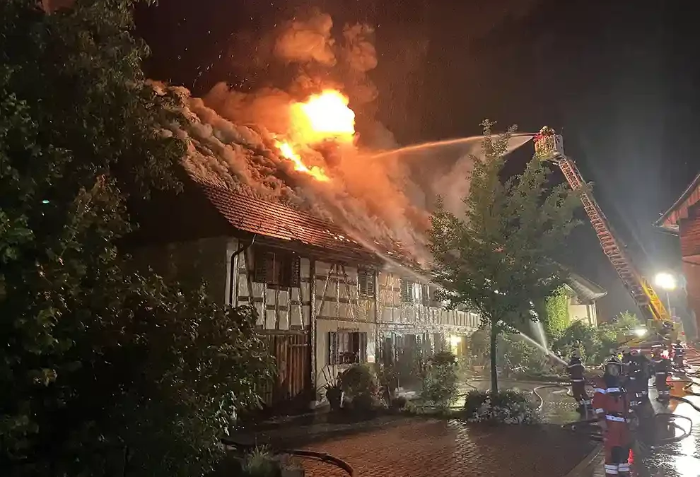 Andelfingen ZH – Hoher Sachschaden beim Brand eines Wohnhauses