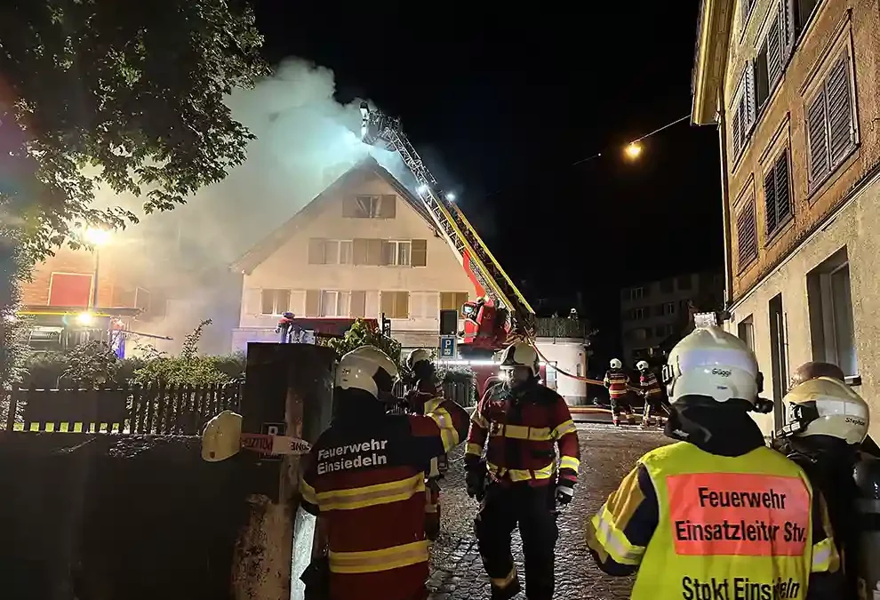 Einsiedeln SZ – Brand in Wohn- und Geschäftshaus