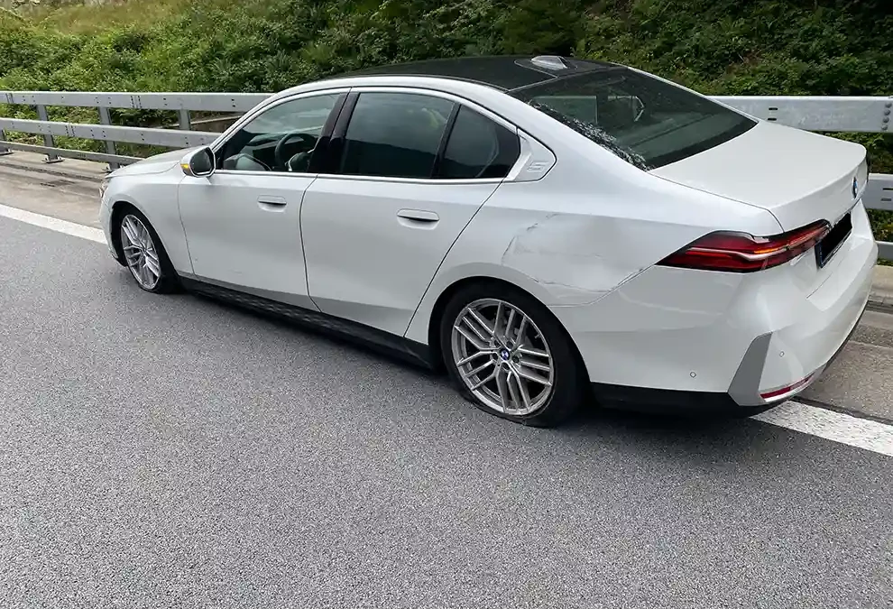 Gurtnellen UR – BMW-Lenker kollidiert mit Tunnelwand