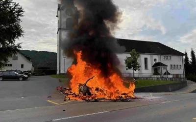 Ricken SG – Wohnwagen in Vollbrand