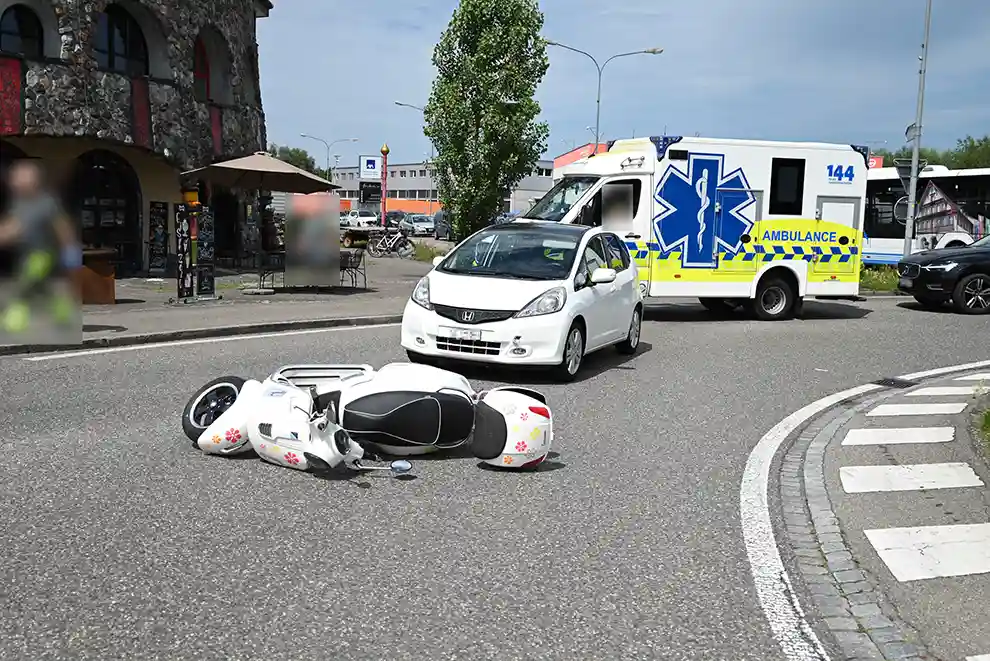 Staad SG – 56-jährige Rollerfahrerin von Auto erfasst und verletzt