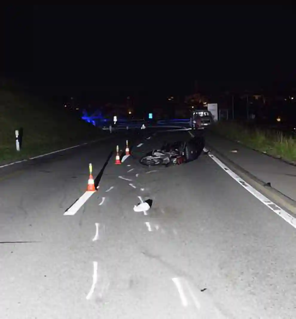 Unfall zwischen Fussgänger und Motorrad Unfall zwischen Fussgänger und Motorrad