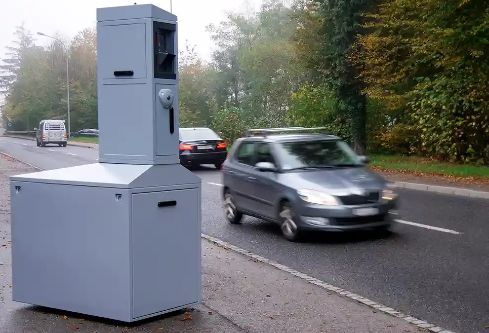 Courgevaux FR – Autofahrer mit 180 km/h auf der A1 geblitzt – Via Sicura
