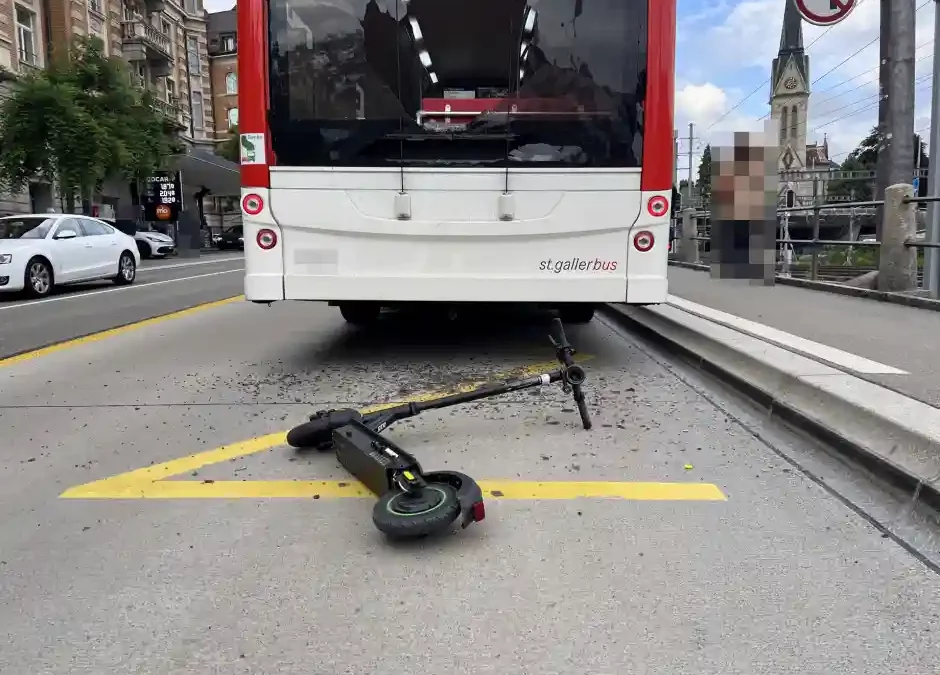 Stadt St.Gallen – Unfall zwischen Bus und E-Scooter-Fahrerin