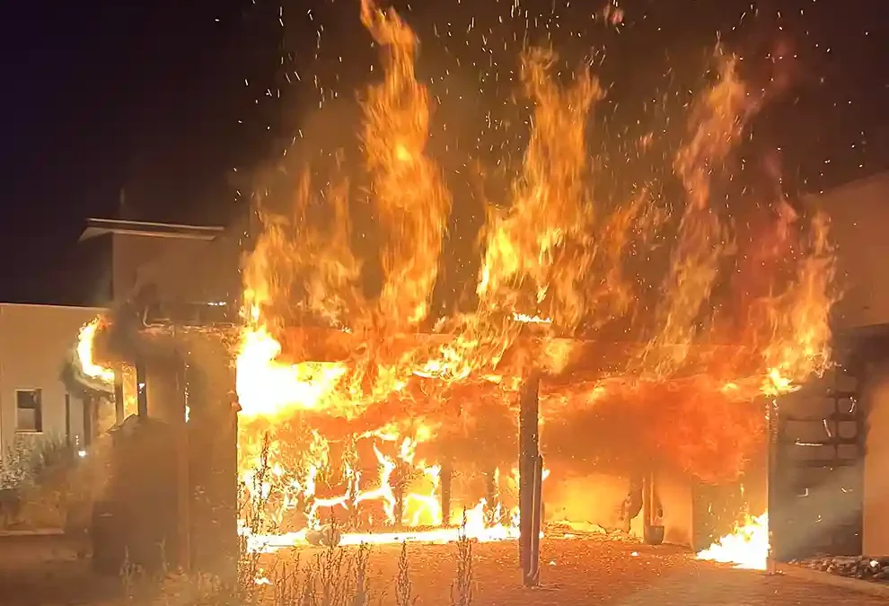 Luzern – Hoher Sachschaden bei Brand von Unterstand