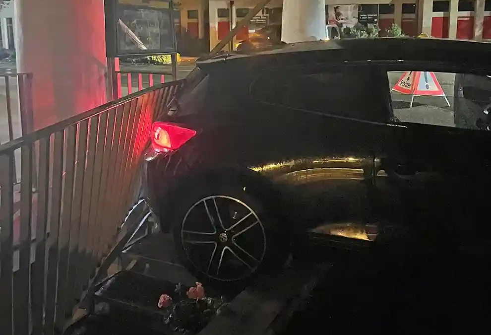 Arbon TG – Nach missachteter Anhalteaufforderung verunfallt