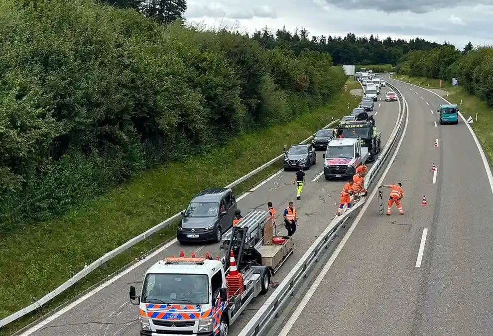 A52 Ottikon ZH – Autobahn wegen Unfall gesperrt