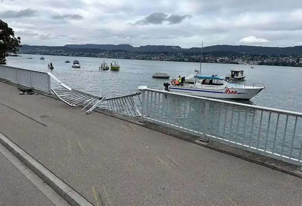 Küsnacht ZH – Auto stürzt in Zürichsee – Zeugenaufruf