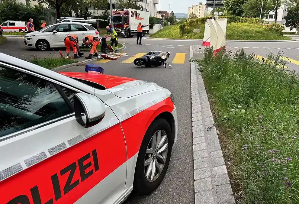 Opfikon ZH – Rollerfahrer verletzt sich bei Selbstunfall schwer