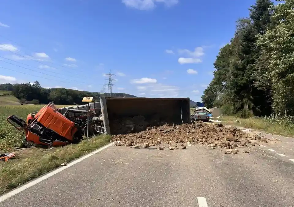 Eiken AG – Lastwagenfahrer bei Unfall tödlich verletzt