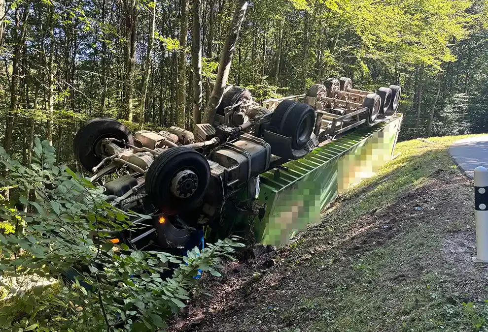 Berlingen TG – Mit Sattelzug verunfallt