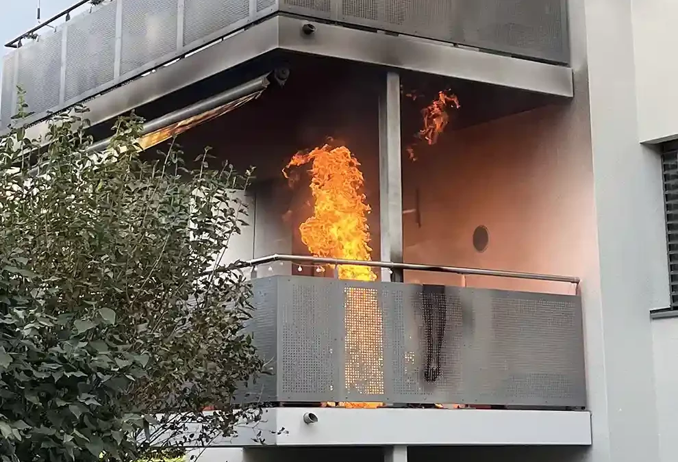 Rapperswil-Jona SG – Brand von Gasgrill auf Balkon