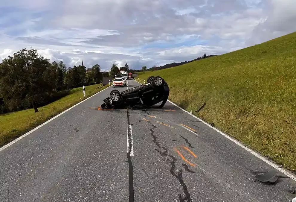 Ricken SG – Selbstunfall mit Auto