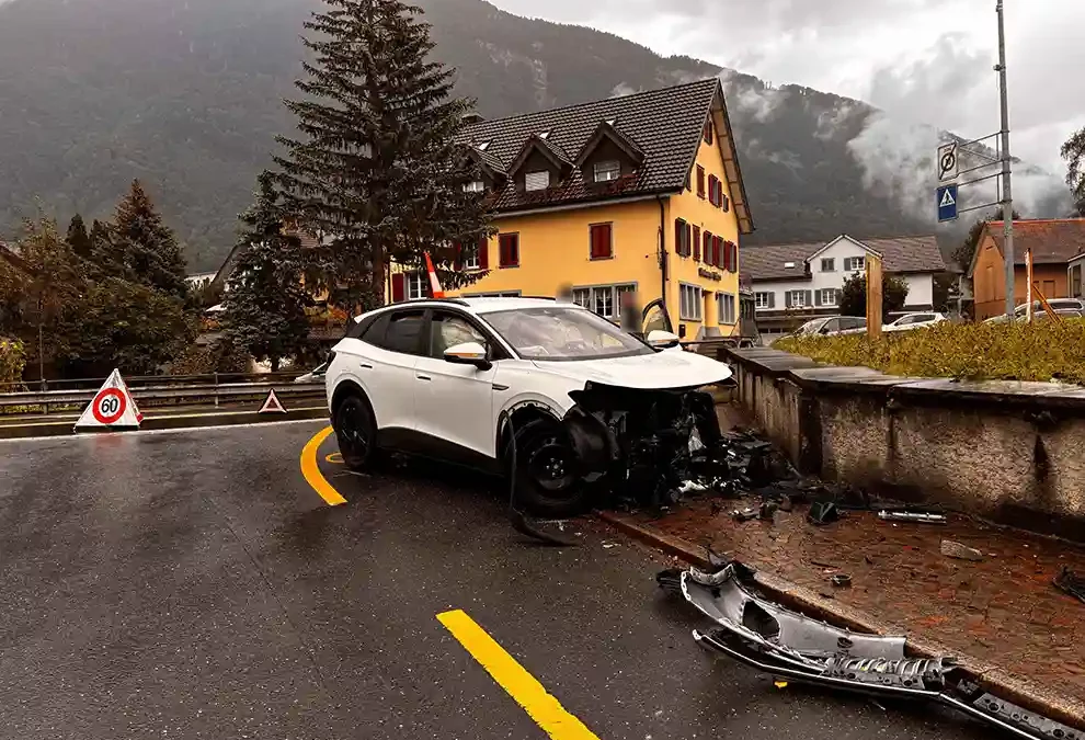 Schänis SG – Selbstunfall mit Auto