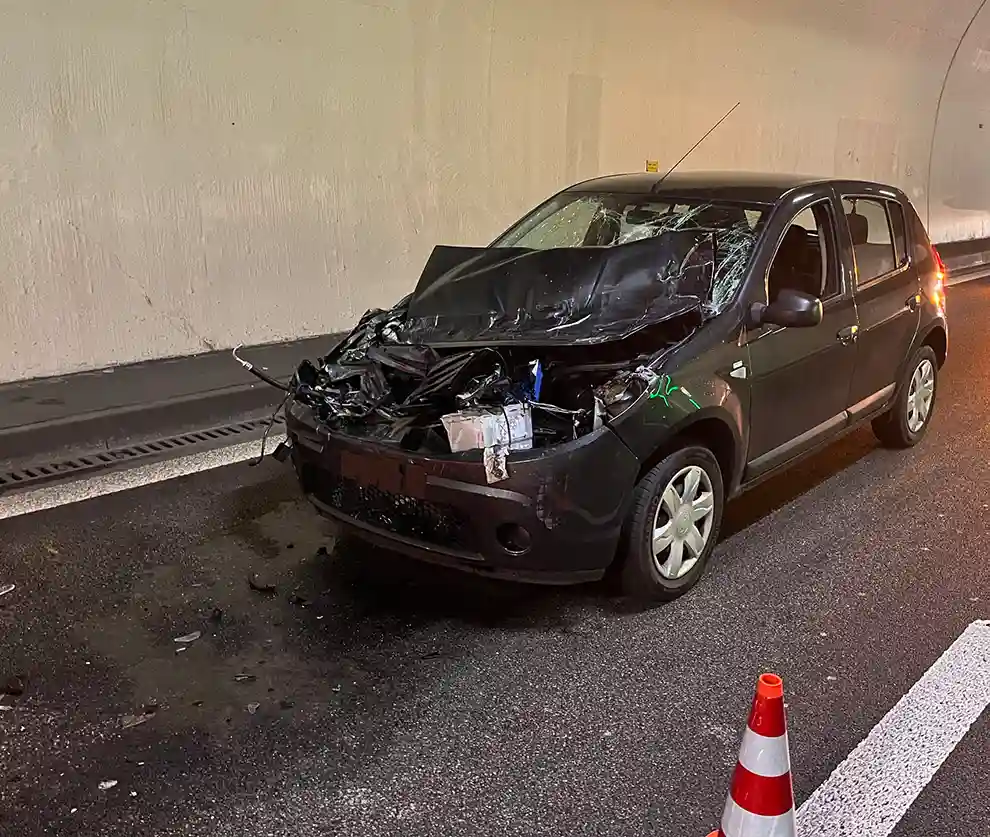 Ebikon LU – Auffahrunfall in Autobahntunnel Rathausen Ebikon LU – Auffahrunfall in Autobahntunnel Rathausen