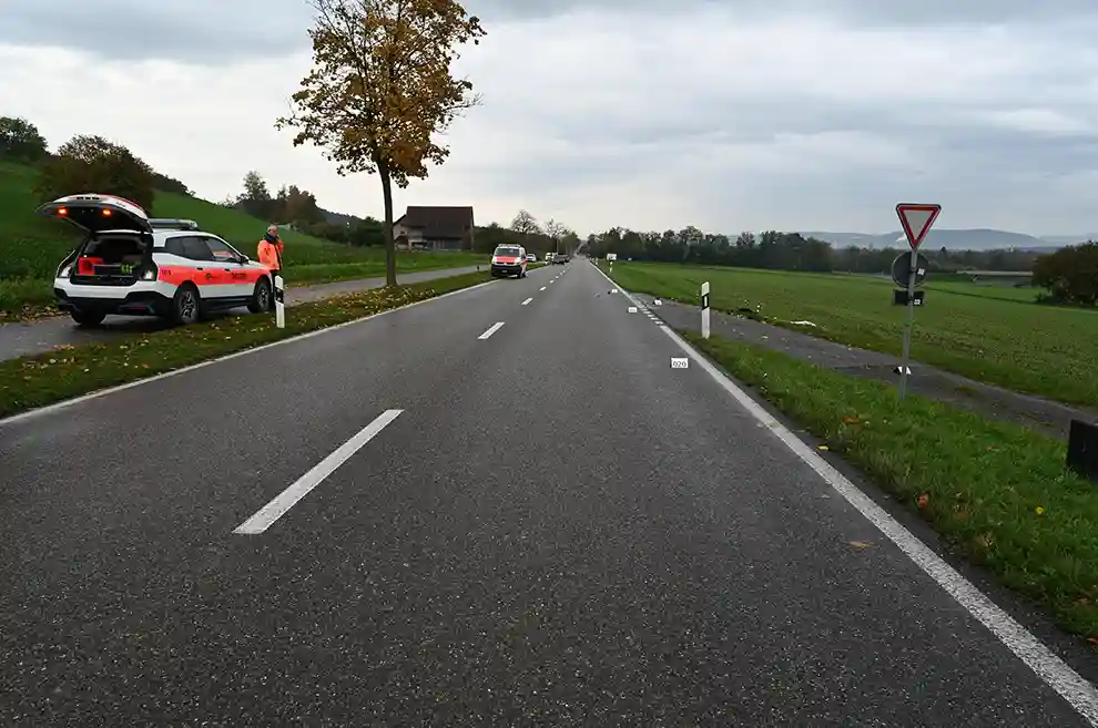 Winkel ZH – Fussgänger bei Kollision mit Lieferwagen schwer verletzt
