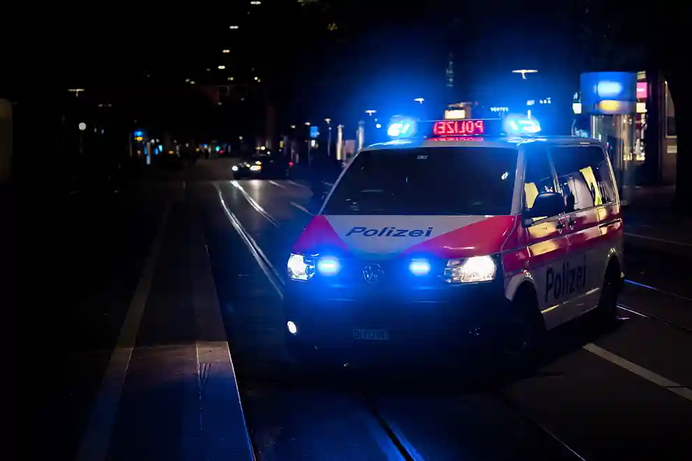 Küttigen ZH – Nach Streifkollision von Unfallstelle entfernt