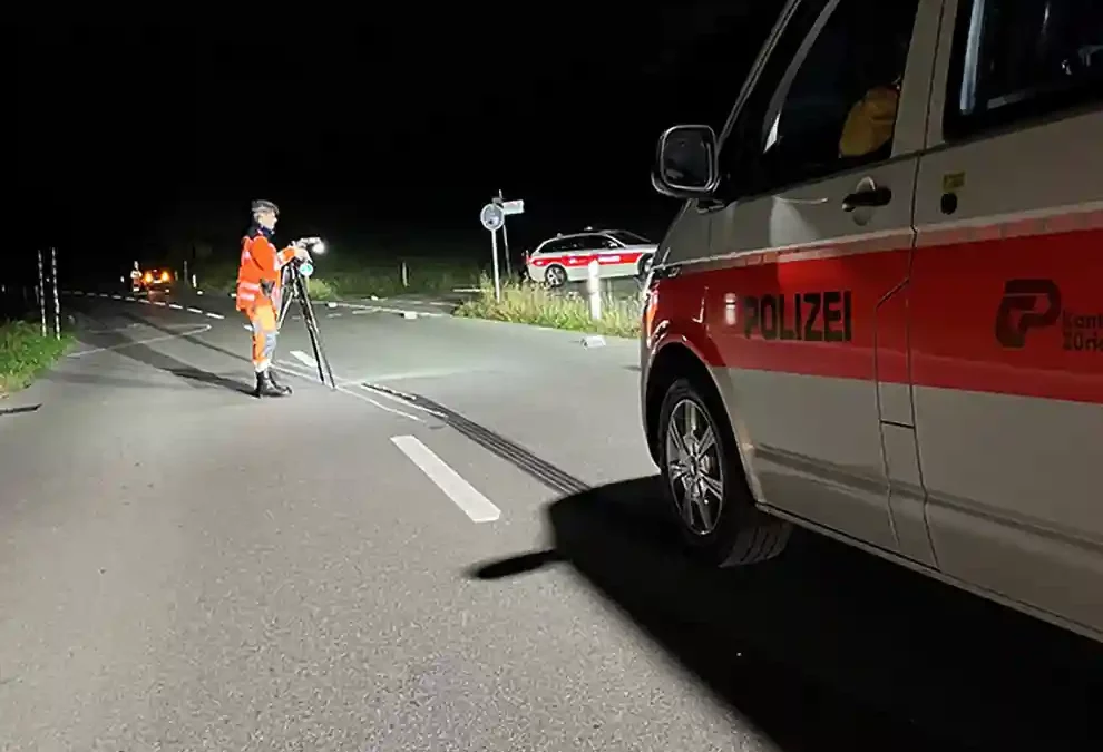 Egg ZH – Fussgängerin bei Verkehrsunfall schwer verletzt