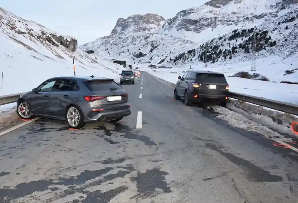 Bivio GR – Automobilist übersieht anderes Auto – seitlich-frontale Kollision